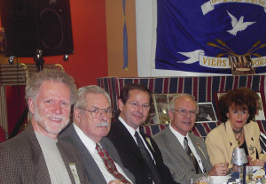 Messieurs Bertrand, dput-ministre, Lavoie, prsident du club et de la section, Duplain, dput fdral et le vice-prsident rgional, monsieur Lemelin et sa compagne